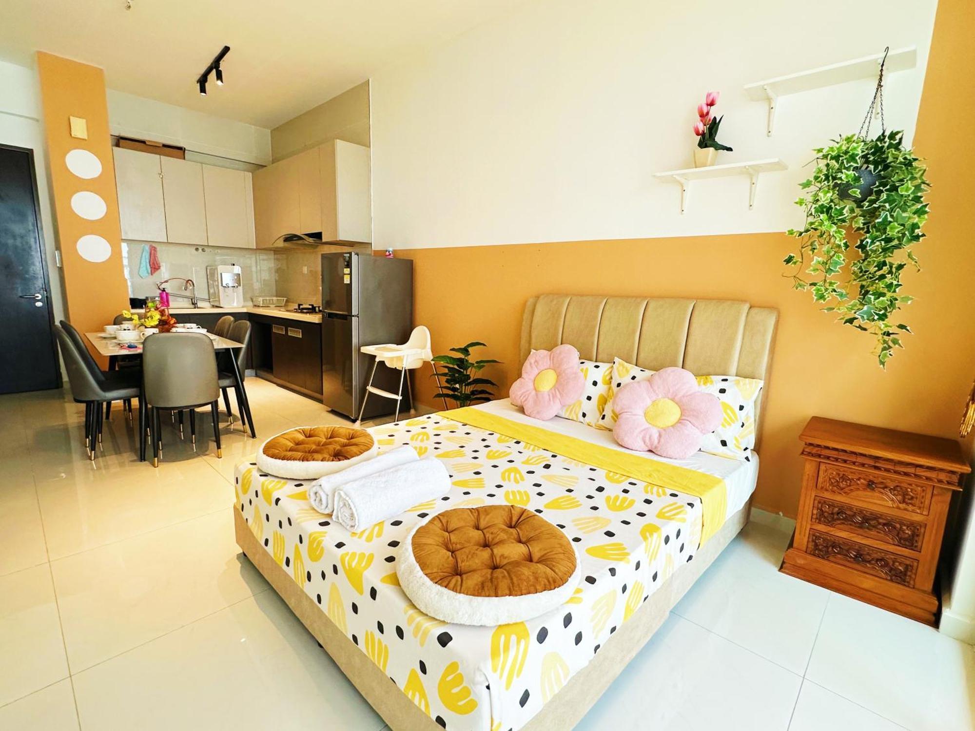精简设计两卧两卫海景公寓2-4人入住 金海湾danga Bay * Johor Bahru