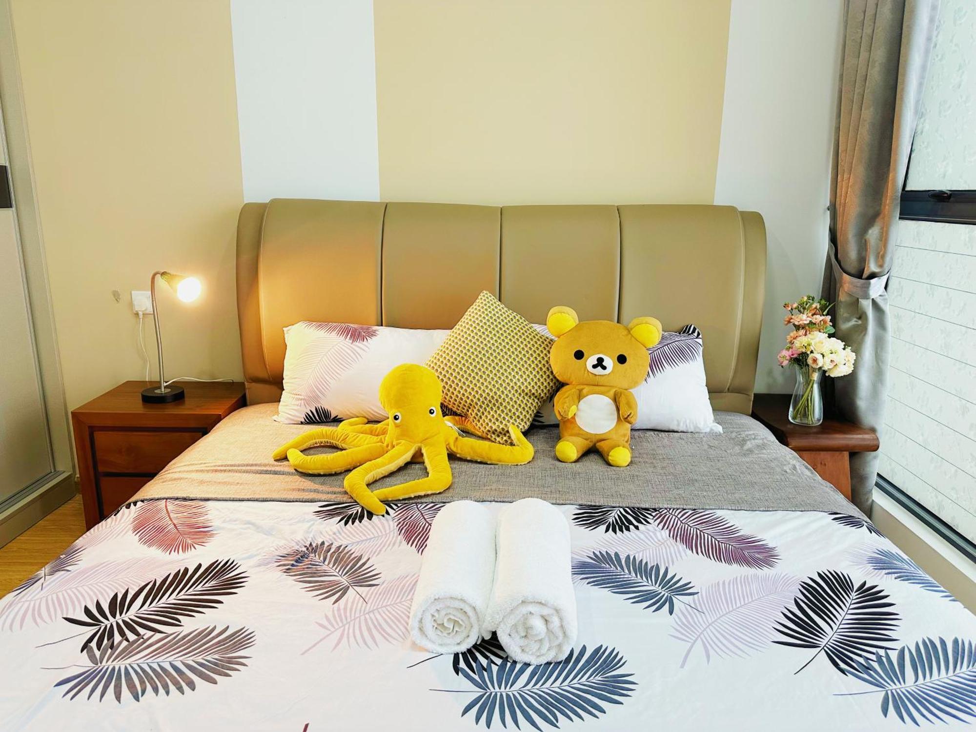 精简设计两卧两卫海景公寓2-4人入住 金海湾danga Bay * Johor Bahru