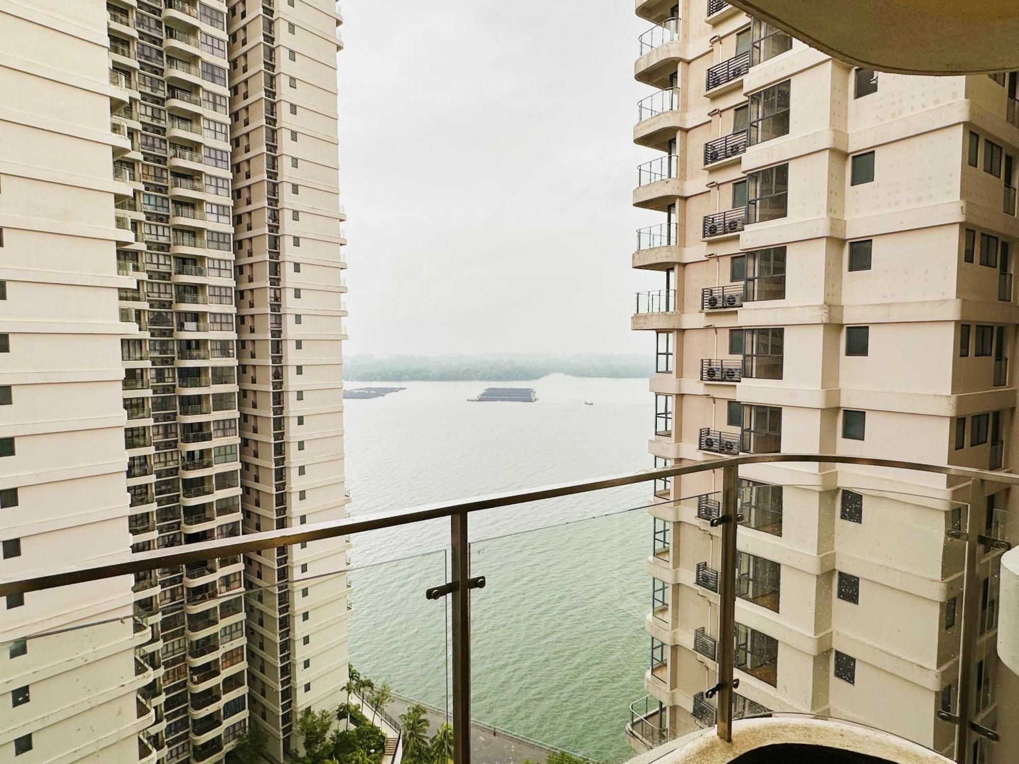Apartment 精简设计两卧两卫海景公寓2-4人入住 金海湾danga Bay Johor Bahru