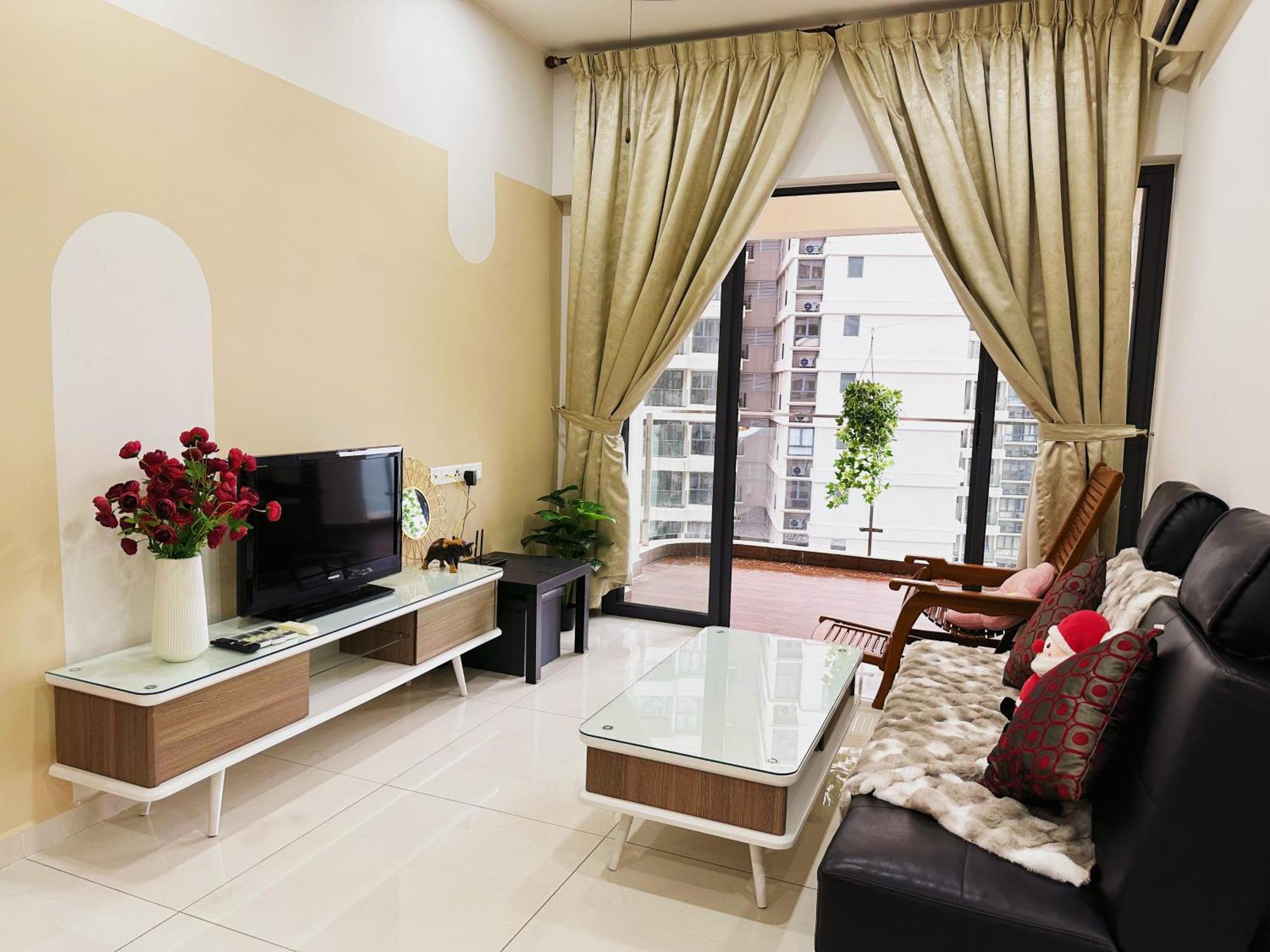精简设计两卧两卫海景公寓2-4人入住 金海湾danga Bay Johor Bahru